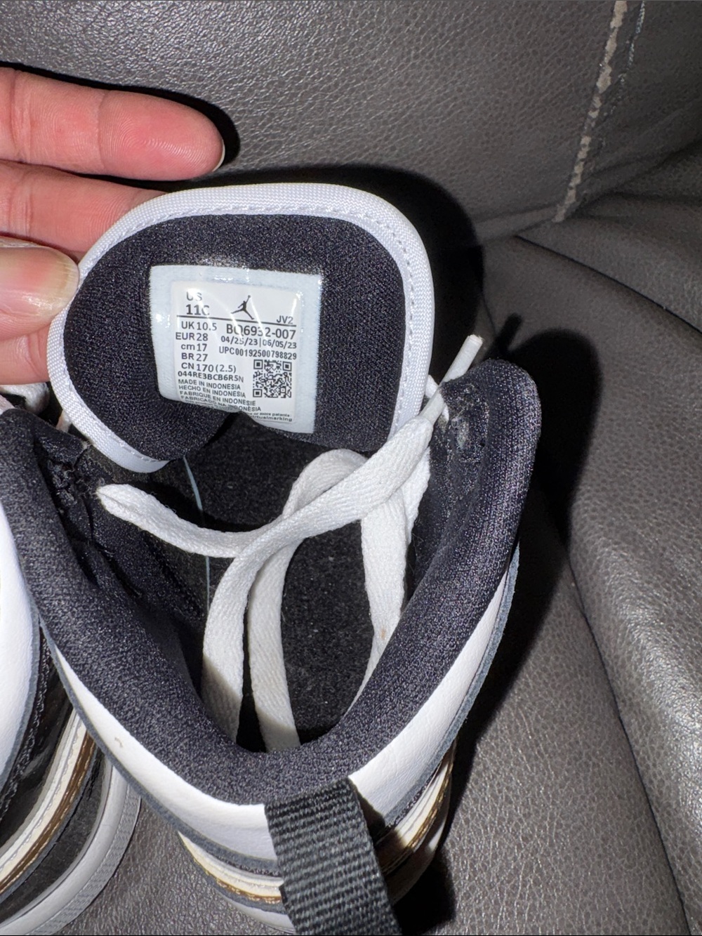 Nike Kids White Black Gold High-Top Sneakers Air Jordan - Picture 4 of 9